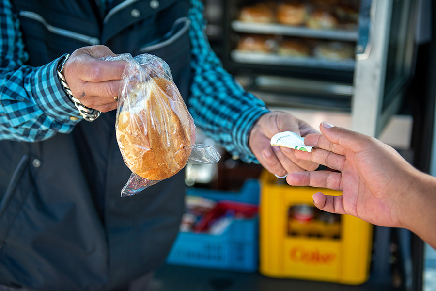 Der Semmelexpress verkauft Brötchen und andere Snacks